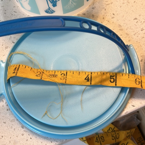 Tupperware Frozen Themed Mini cake taker - Picture 4 of 4
